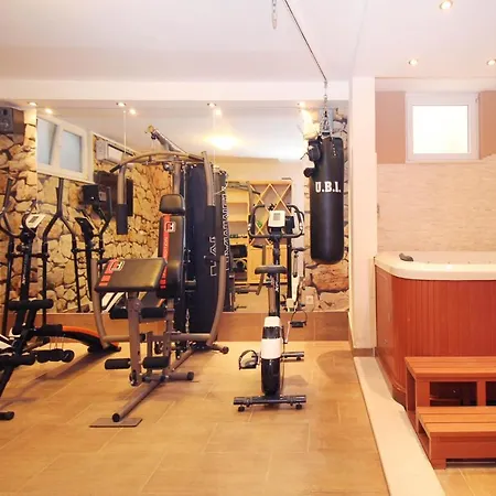 Delightful Split 2 Bedrooms Petite Private Pool And Sauna ヴィラ *