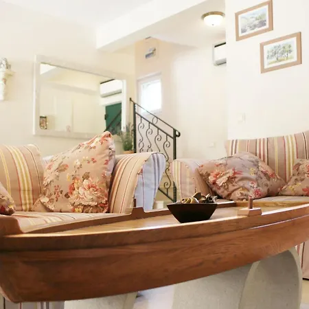 Delightful Split 2 Bedrooms Petite Private Pool And Sauna Vila