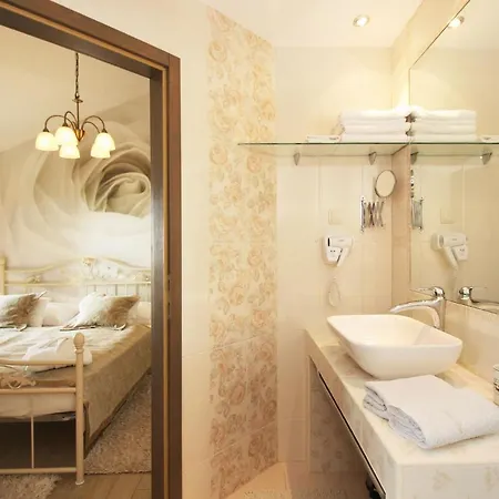 Delightful Split 2 Bedrooms Petite Private Pool And Sauna * Makarská