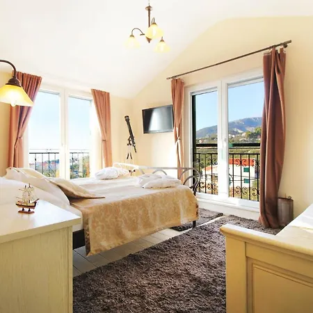 Delightful Split 2 Bedrooms Petite Private Pool And Sauna