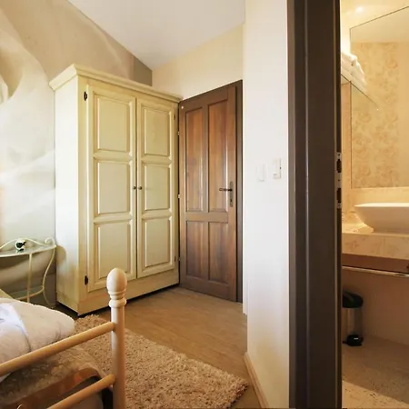 Willa Delightful Split 2 Bedrooms Petite Private Pool And Sauna Makarska