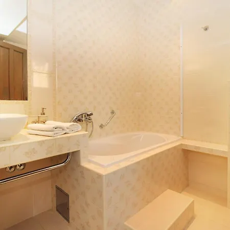 Willa Delightful Split 2 Bedrooms Petite Private Pool And Sauna