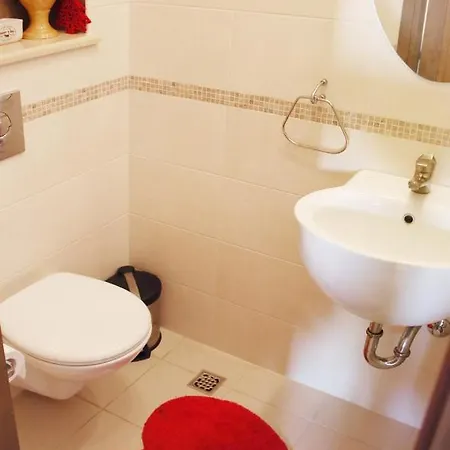 Delightful Split 2 Bedrooms Petite Private Pool And Sauna Makarska
