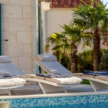 Delightful Split 2 Bedrooms Petite Private Pool And Sauna Makarska