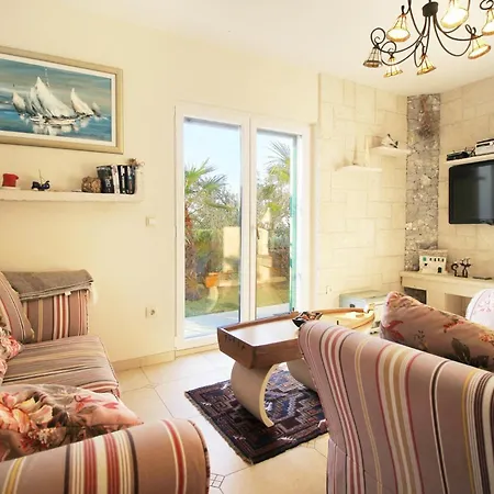 Delightful Split 2 Bedrooms Petite Private Pool And Sauna Willa