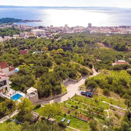 Delightful Split 2 Bedrooms Petite Private Pool And Sauna